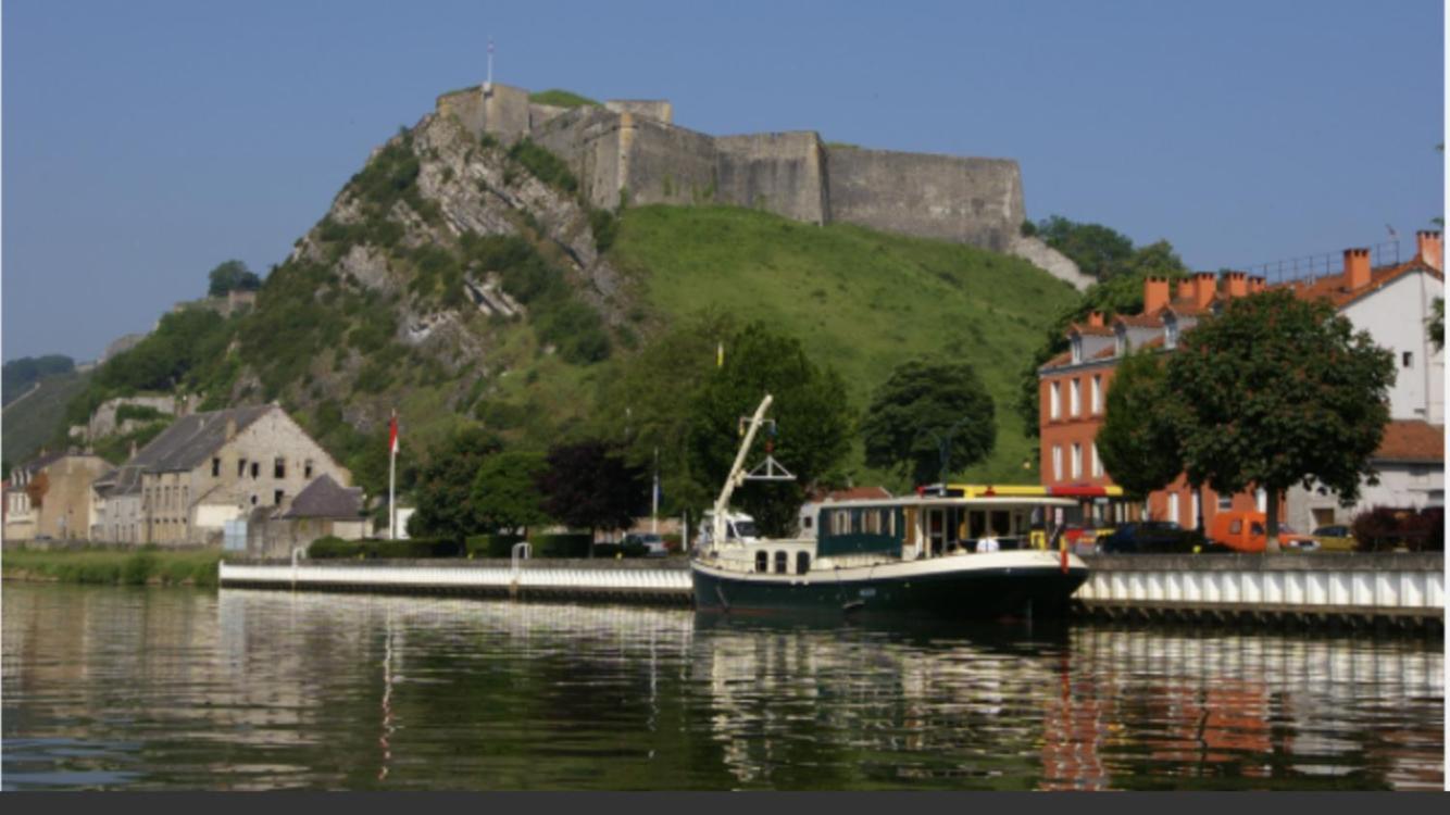 Ferienwohnung Le Repos De La Meuse Givet Exterior foto