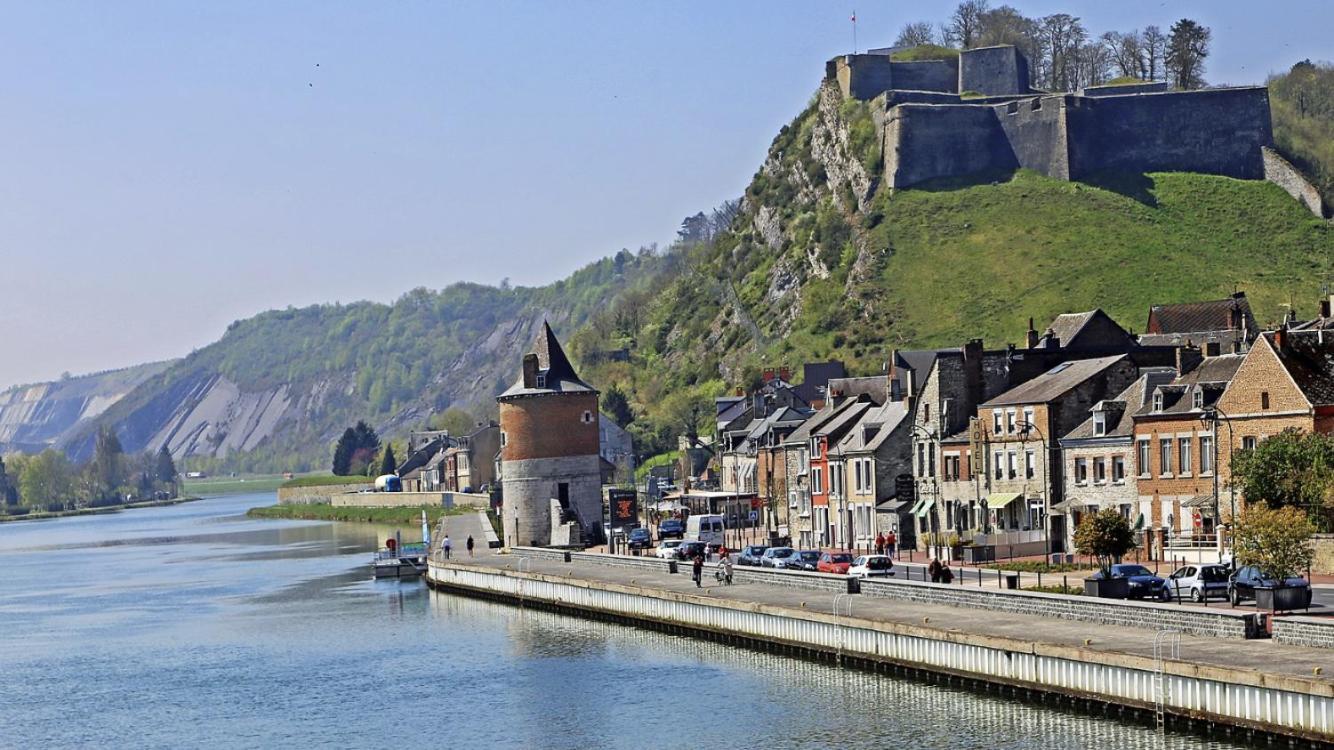 Ferienwohnung Le Repos De La Meuse Givet Exterior foto